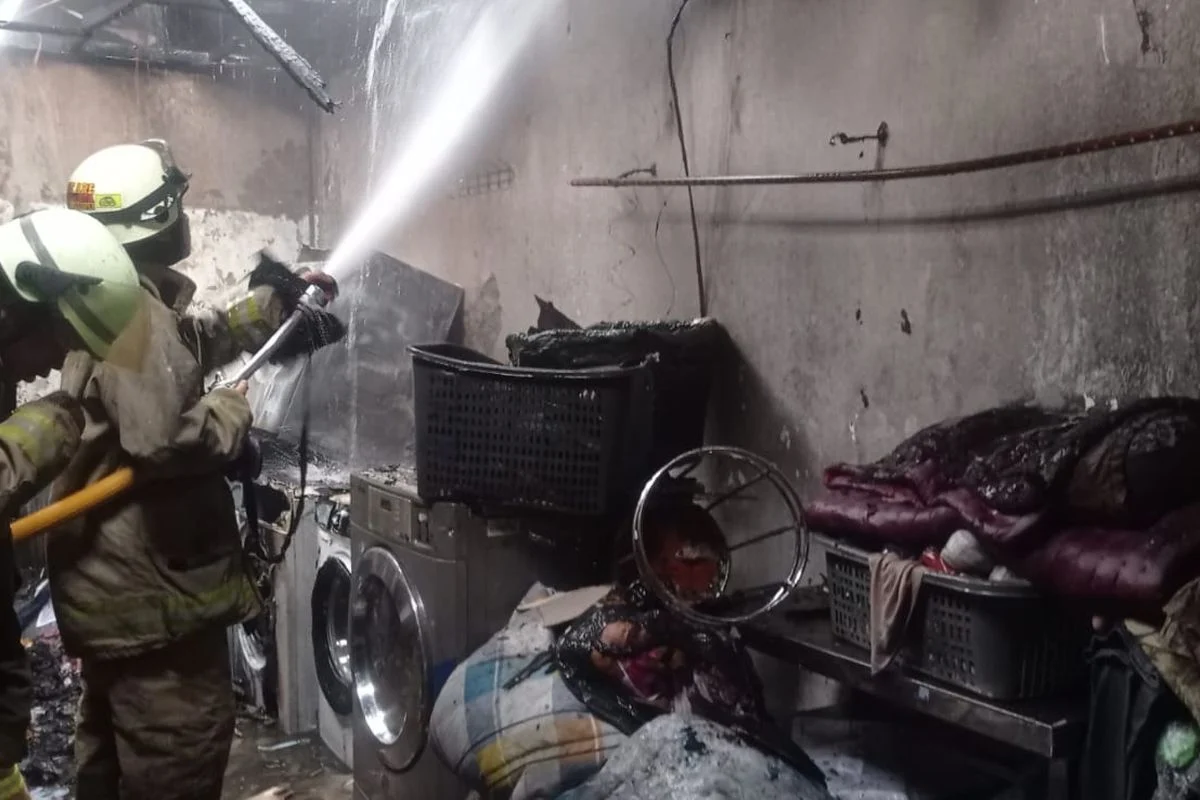 Kebakaran Hebat di Jakarta: Laundry dan Warung Madura Hangus, Penyebab Terkuak!