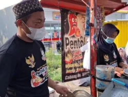 Kisah Inspiratif Penjual Cilok Naik Haji Setelah 50 Tahun Menabung