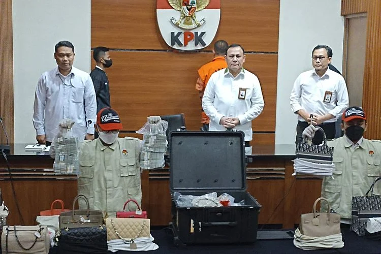 KPK Ungkap Barang Elektronik Mewah yang Disita dari Faizal Assegaf: Dari Mac Apple hingga Kamera Profesional