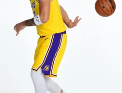 Luka Doncic Absen Hingga Akhir Musim Bersama Lakers, Gelar MVP Terancam