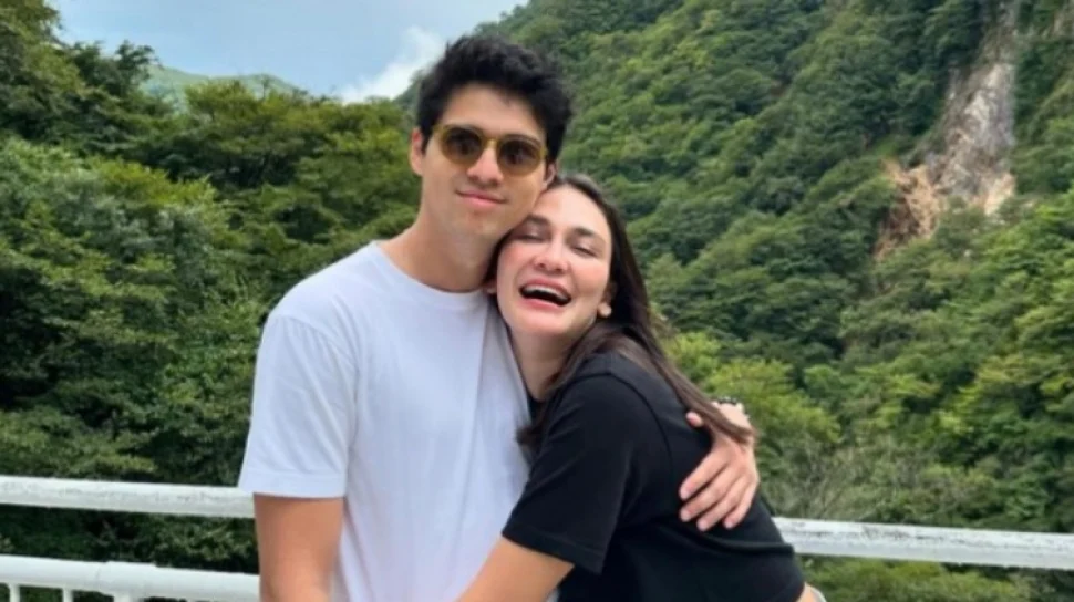 Luna Maya dan Maxime Bouttier Rayakan Sholat Idul Fitri di Kapal Pinisi Raja Ampat, Sambil Gaya dan Persiapan Film Zona Merah
