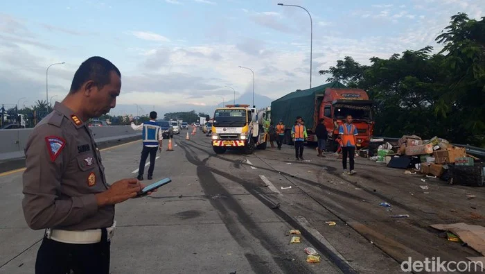 Maut di Jalan Tol Jateng: Empat Kecelakaan Dalam Satu Hari, Dua Korban Jiwa