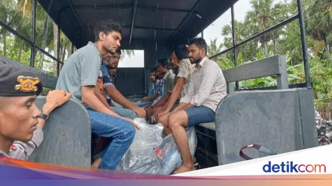 Pejabat di Rote Ndao Klaim Bakal Tangkap dan Usir Warga Non-Rote yang Ikut Protes Penutupan Jalan Publik