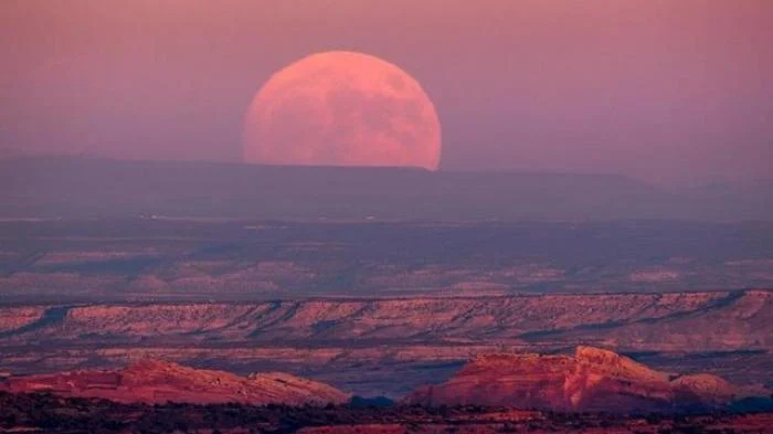 Pink Moon 2026: Saksikan Keindahan Bulan Merah pada 2 April, Lokasi dan Waktu Terbaik di Indonesia
