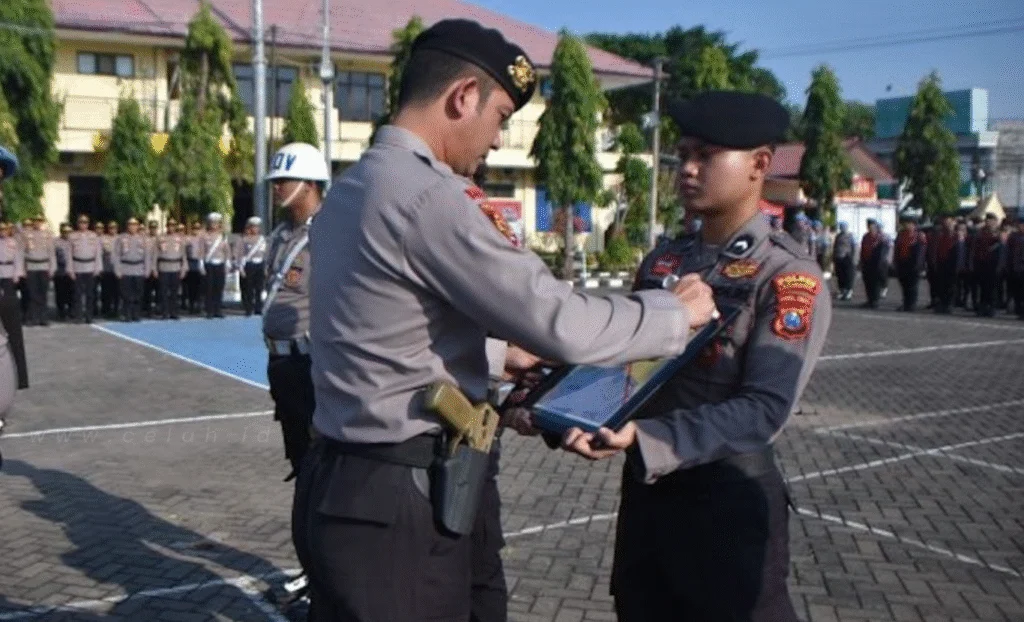 Polres Ende Pecat Dua Anggota atas Kasus Hubungan Sesama Jenis dan Penganiayaan