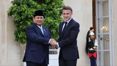 Prabowo Subianto Gelar Diskusi Panjang dengan Macron di Paris, Bahas Energi dan Ekonomi Sambil Rayakan Ulang Tahun Seskab Teddy