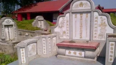 Puncak Cheng Beng: Warga Tionghoa Padati Pemakaman Yasobas di Tebing Tinggi