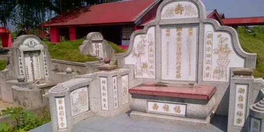 Puncak Cheng Beng: Warga Tionghoa Padati Pemakaman Yasobas di Tebing Tinggi