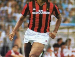 Ruud Gullit Masuk Hall of Fame AC Milan dan Peringatkan Manchester United agar Tak Terjebak Masa Lalu