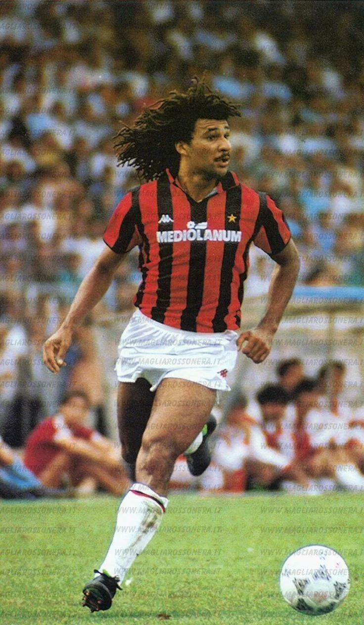 Ruud Gullit Masuk Hall of Fame AC Milan dan Peringatkan Manchester United agar Tak Terjebak Masa Lalu
