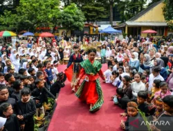 Semangat Kartini Menggema di Palembang, Danrem 044/Gapo Ikut Lari Wastra Budaya