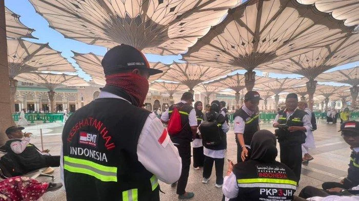 Shalat Jumat Perdana di Masjid Nabawi: Petugas Siapkan Antisipasi Kehilangan Sandal Jemaah Haji Indonesia