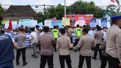Skandal Website Desa Karo: Pekerja Kreatif Dijatuhi Penjara, Massa Tuntut Keadilan