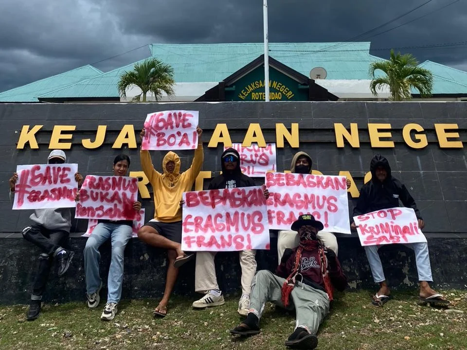 Sukacita Warga Rote Menyambut Vonis Bebas Erasmus Frans Mandato