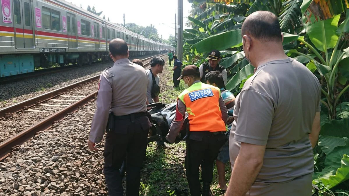 Tanpa Palang Pintu, Driver Ojol Tewas Tertabrak Kereta Api di Medan Denai, Penumpangnya Selamat