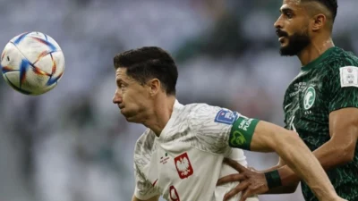Tolak Arab dan MLS? Douglas Costa Rayu Robert Lewandowski Pindah ke Juventus Akhir Musim