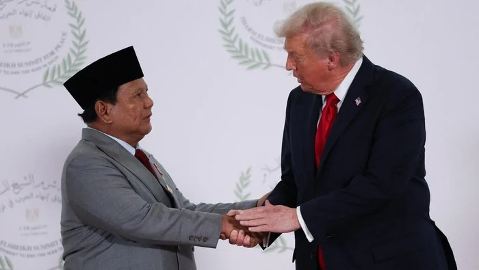 Trump Tolak Minta Maaf ke Paus Leo XIV, Gambar AI Bikin Kontroversi, dan Ketegangan Perang Iran-Middle East