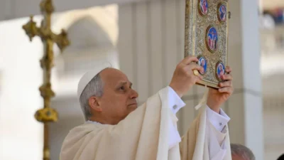 Trump Unggah Foto Bersama Yesus di Tengah Ketegangan dengan Paus Leo