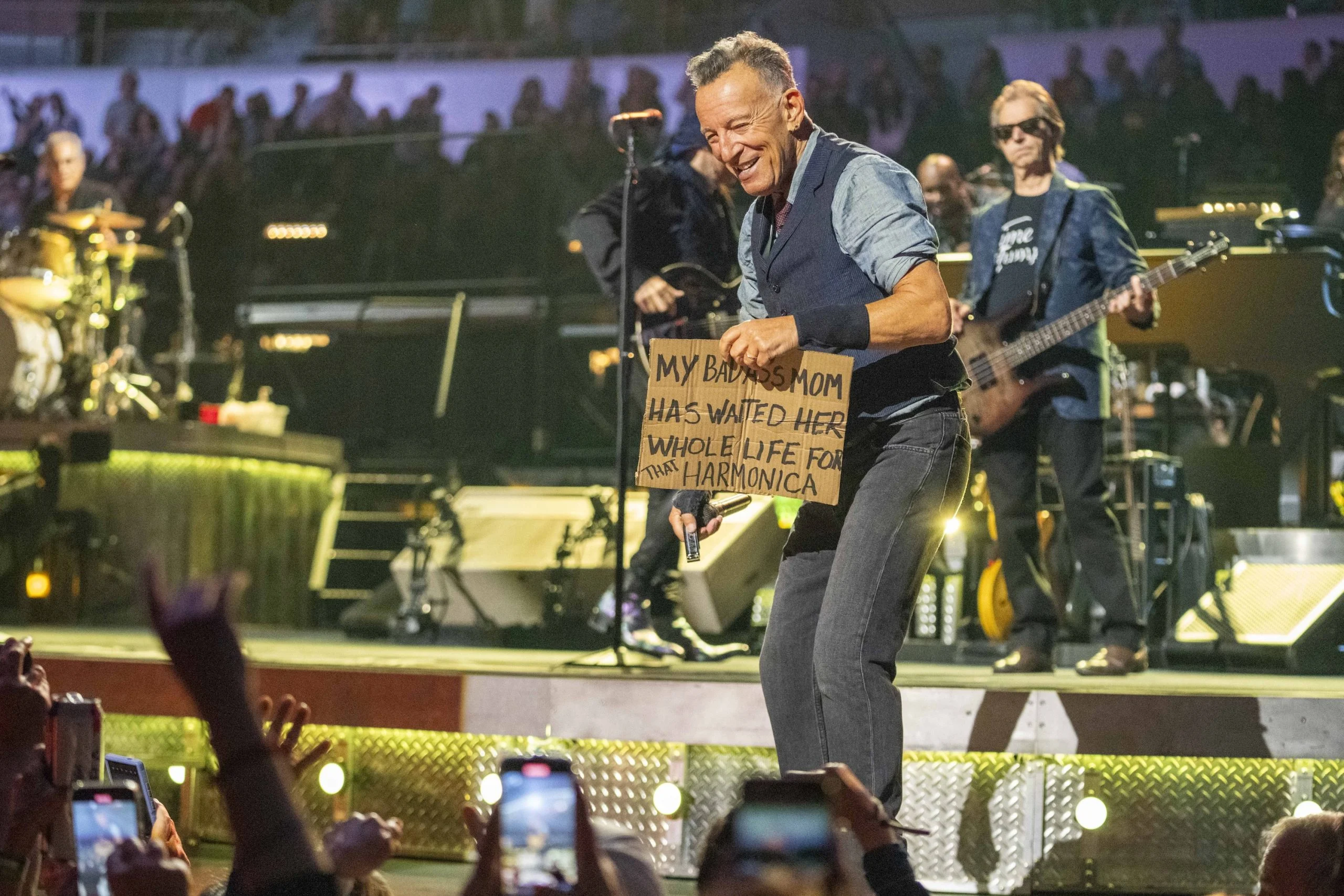 Video Viral: Dari Hujan Es di California hingga Konser Bruce Springsteen, Semua Dibongkar!