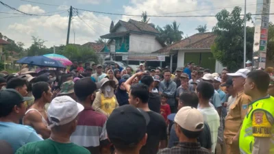 Warga Manggarai Timur Protes Pembangunan Kopdes Merah Putih di Lapangan Olahraga