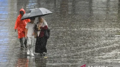 Waspada Hujan Lebat! BMKG Prediksi Jakarta Basah di Sore Hari Minggu
