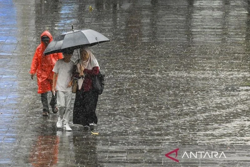 Waspada Hujan Lebat! BMKG Prediksi Jakarta Basah di Sore Hari Minggu