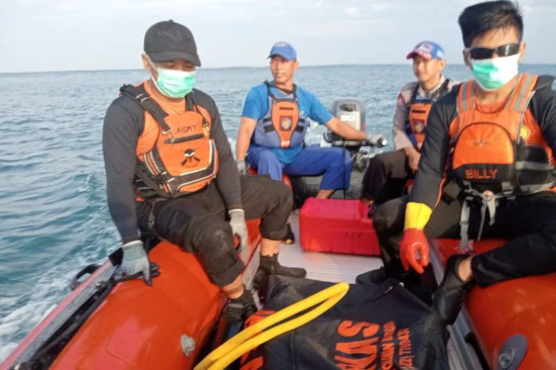 Wisatawan Tiongkok Ditemukan Meninggal di Perairan Lebak Setelah Pencarian Intensif Tim SAR