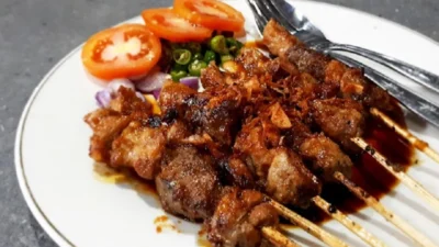 10 Olahan Daging Terbaik di Dunia 2026, Sate Kambing Indonesia Masuk Daftar!