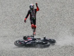 2 Kali MotoGP Catalunya Dihentikan Akibat Crash Beruntun, Zarco Dibawa ke Pusat Medis: Insiden Mengerikan di Sirkuit Barcelona