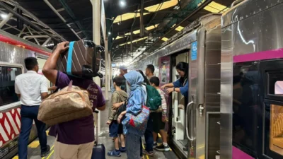 91 Ribu Penumpang KA Jarak Jauh Serbu Bandung Saat Libur Panjang, Mencatat Lonjakan Signifikan!