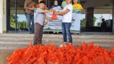 Aksi Sosial PDI Perjuangan Banyuwangi: Berbagi Daging Kurban ke Tukang Becak pada Iduladha 1447 H