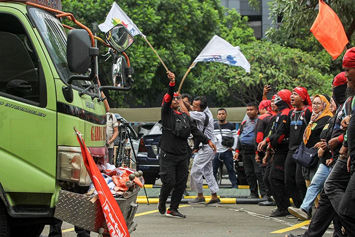 Aksi Unjuk Rasa Buruh di Kantor Kemnaker, Pengendara Diimbau Cari Jalur Alternatif
