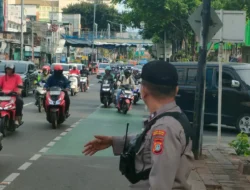 ANTISIPASI KEMACETAN, UNIT SAMAPTA POLSEK PASIRJAMBU LAKSANAKAN PENGATURAN LALU LINTAS PAGI: Upaya Cegah Macet Pagi yang Efektif