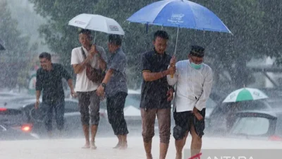 BMKG Prakirakan Hujan Ringan Guyur Jakarta Selasa (20/5) Sore, Warga Wajib Siaga Payung