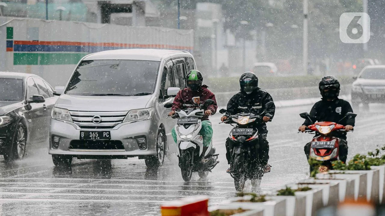 BMKG Prediksi Hujan Lebat Guyur Jakarta Jumat (22/5) Sore, Warga Ibu Kota Wajib Siaga Banjir