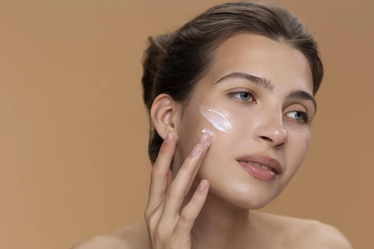 Cosmo Babes, Ini Penyebab Sunscreen Kamu Pilling: Mengungkap Rahasia di Balik Kondisi Kulit yang Mengganggu