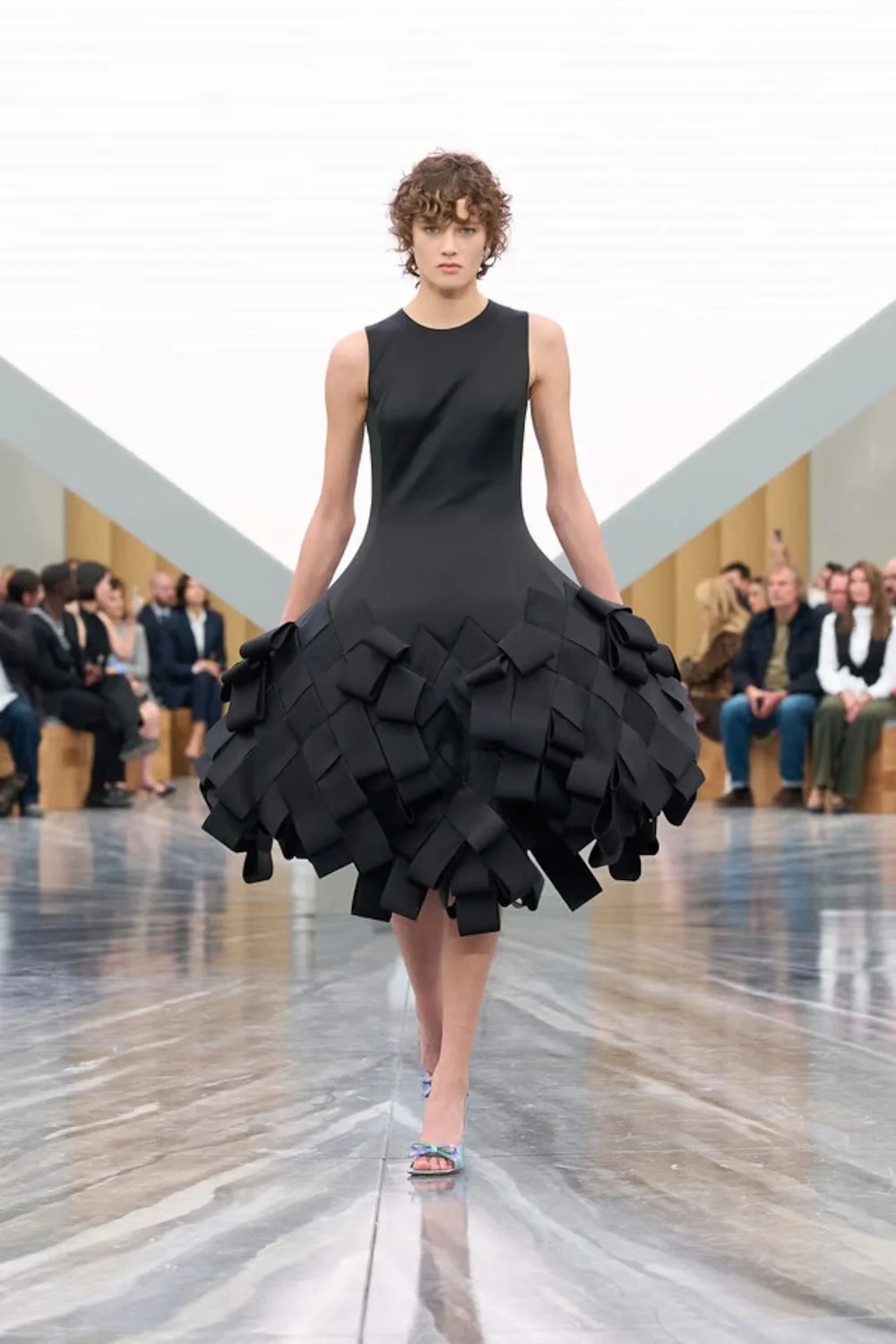Dior Cruise 2027: Jonathan Anderson Membawa Glamor Hollywood ke Era Baru Dior