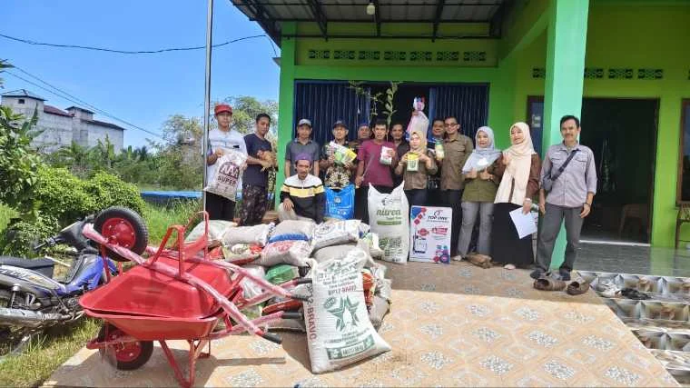 DKP Kalbar Salurkan Bantuan Saprodi untuk Petani Hortikultura di Sungai Kunyit, Mempawah