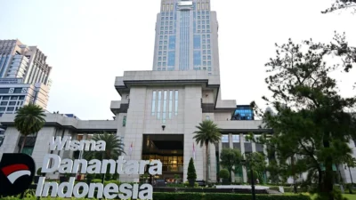DPR Terkejut PT Danantara Sumber Daya Indonesia akan Dipimpin WNA, Apa yang Terjadi?