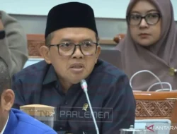 DPR Tuntut Kemenhaj Cabut Izin KBIHU Main Asal Patok Kavling Tenda Arafah