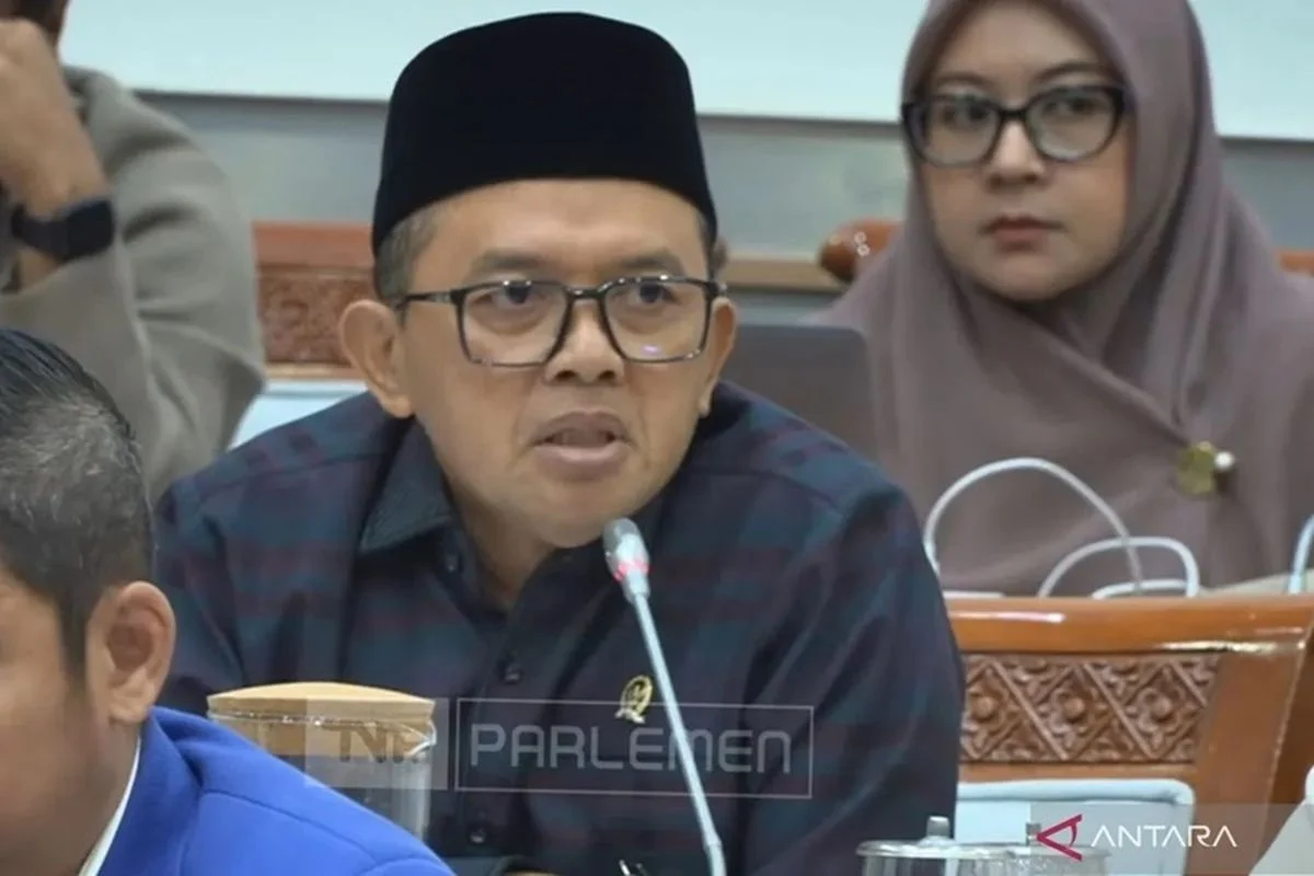 DPR Tuntut Kemenhaj Cabut Izin KBIHU Main Asal Patok Kavling Tenda Arafah