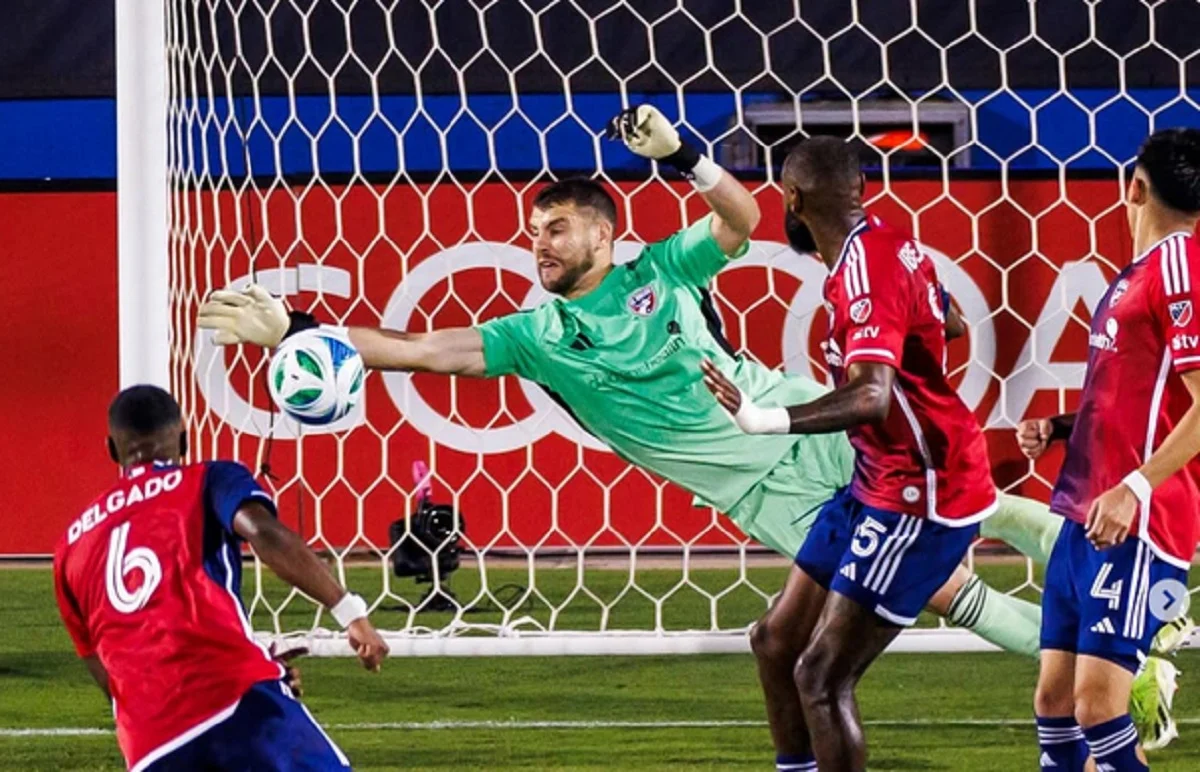 Drama Kiper Timnas Indonesia di Ajax: Maarten Paes Dihujani Kritik Tajam Usai Imbang 2-2 vs PSV