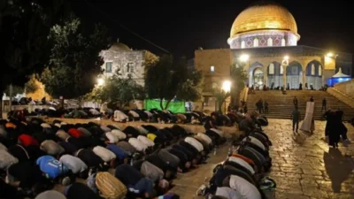 Duka di Balik Takbir: Ribuan Umat Muslim Salat Iduladha di Masjid Al-Aqsa di Tengah Bayang-Bayang Konflik yang Belum Usai