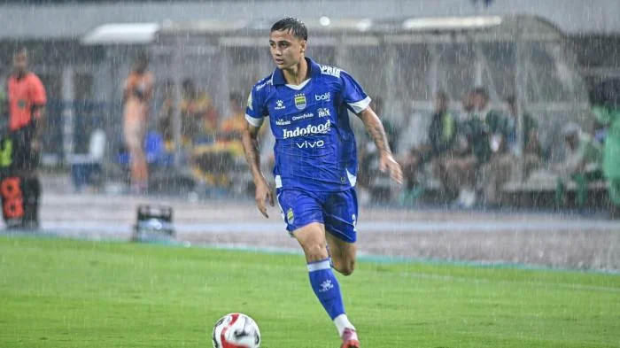 Enggan Buru-buru Pikirkan Perayaan Juara, Bek Persib Eliano Reijnders: Harus Menang Dulu, Fokus Pada Laga Terakhir