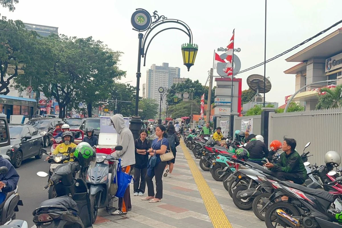 Evaluasi CFD Rasuna Said, Banyak Parkir Liar dan Pedagang Berjualan di Badan Jalan