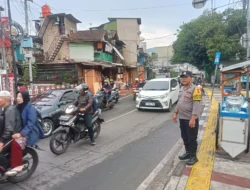 Gatur Pagi Polsek Dayeuhkolot: Mengurai Kemacetan di Titik Rawan, Warga Rasakan Jalan Lebih Lancar