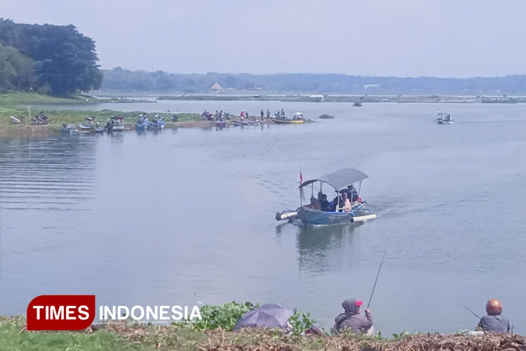 Gelombang Wisata di Waduk Jatigede: 1.630 Pengunjung Padati Kawasan, Polres Sumedang Imbau Utamakan Keselamatan
