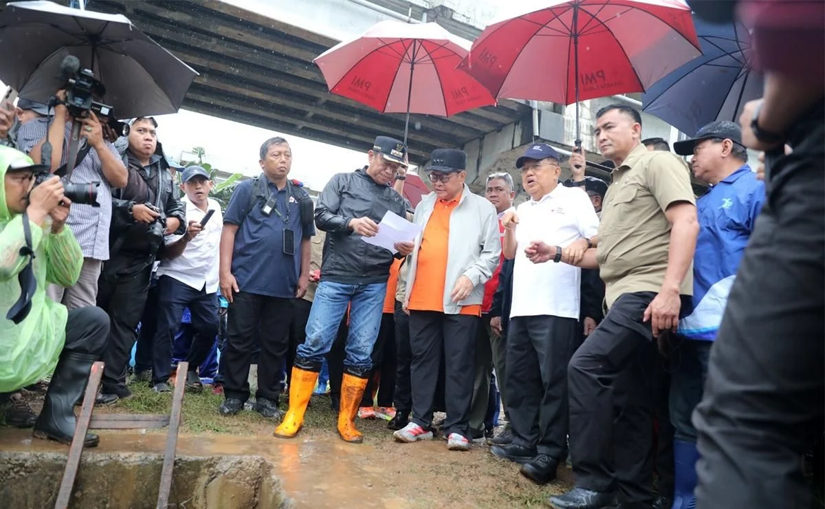 Hujan Melanda Jakarta, Gubernur Pramono Anung Instruksikan Keruk Sungai
