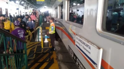 Imbas Gangguan Stasiun Pasar Senen, KA Tujuan Yogyakarta Tiba Telat Hampir 2 Jam, Penumpang Mengeluh