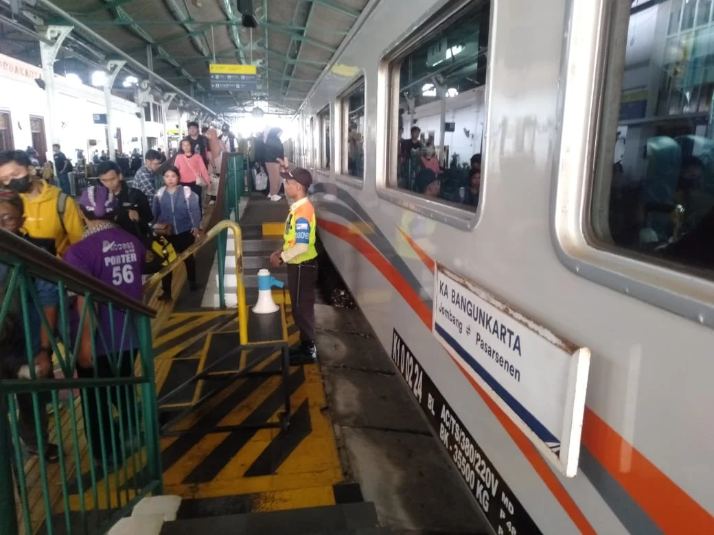 Imbas Gangguan Stasiun Pasar Senen, KA Tujuan Yogyakarta Tiba Telat Hampir 2 Jam, Penumpang Mengeluh